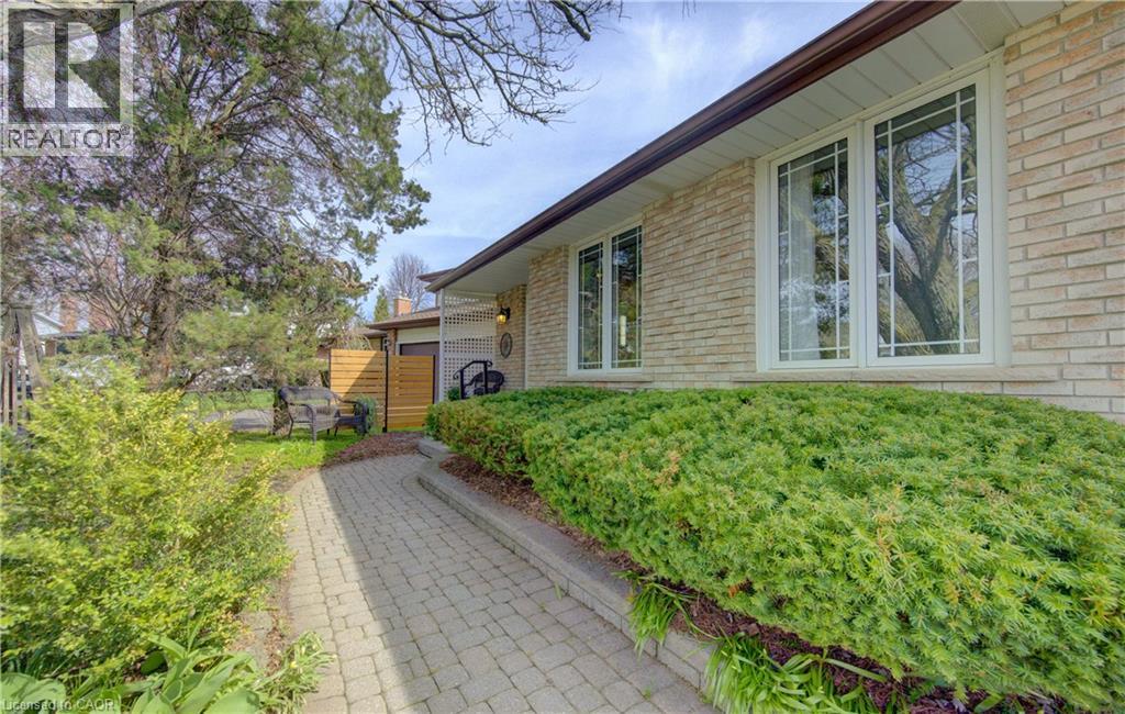 18 RIPLEY Crescent, Kitchener, Ontario, N2N1V4 — Photo 3