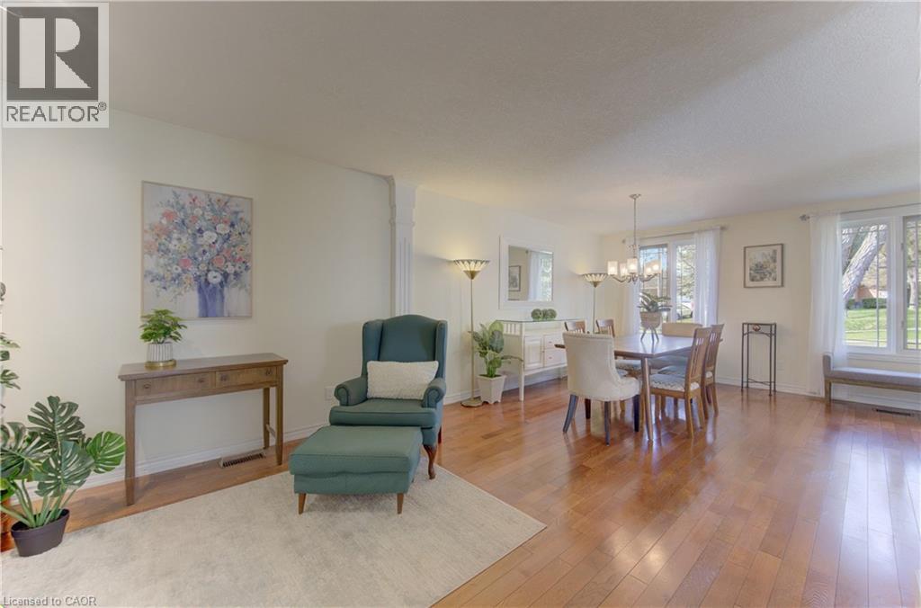 18 RIPLEY Crescent, Kitchener, Ontario, N2N1V4 — Photo 4