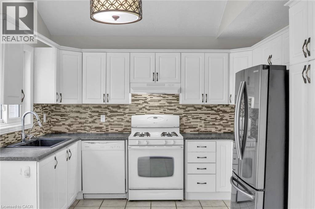 115 DAIMLER Drive, Kitchener, Ontario, N2A4C2 — Photo 10