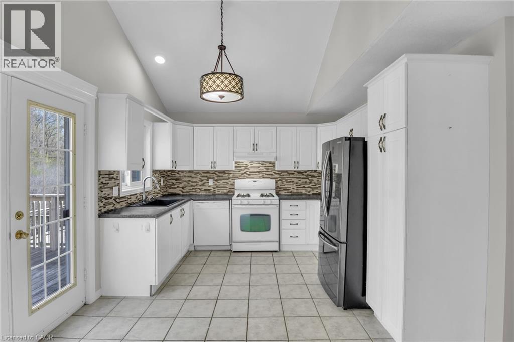 115 DAIMLER Drive, Kitchener, Ontario, N2A4C2 — Photo 11