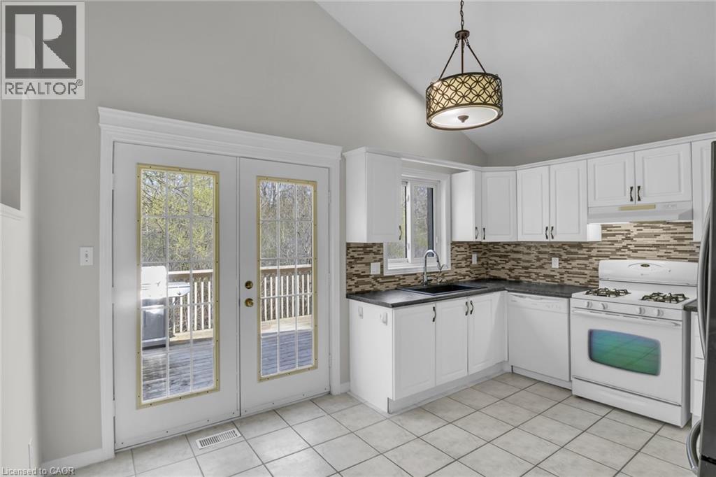 115 DAIMLER Drive, Kitchener, Ontario, N2A4C2 — Photo 12