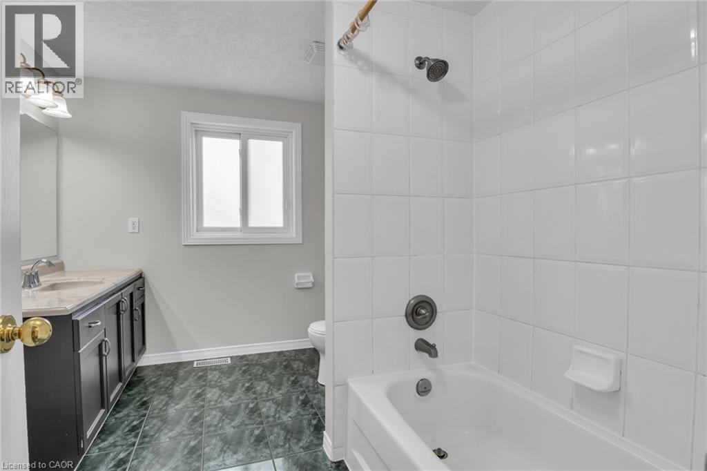 115 DAIMLER Drive, Kitchener, Ontario, N2A4C2 — Photo 26