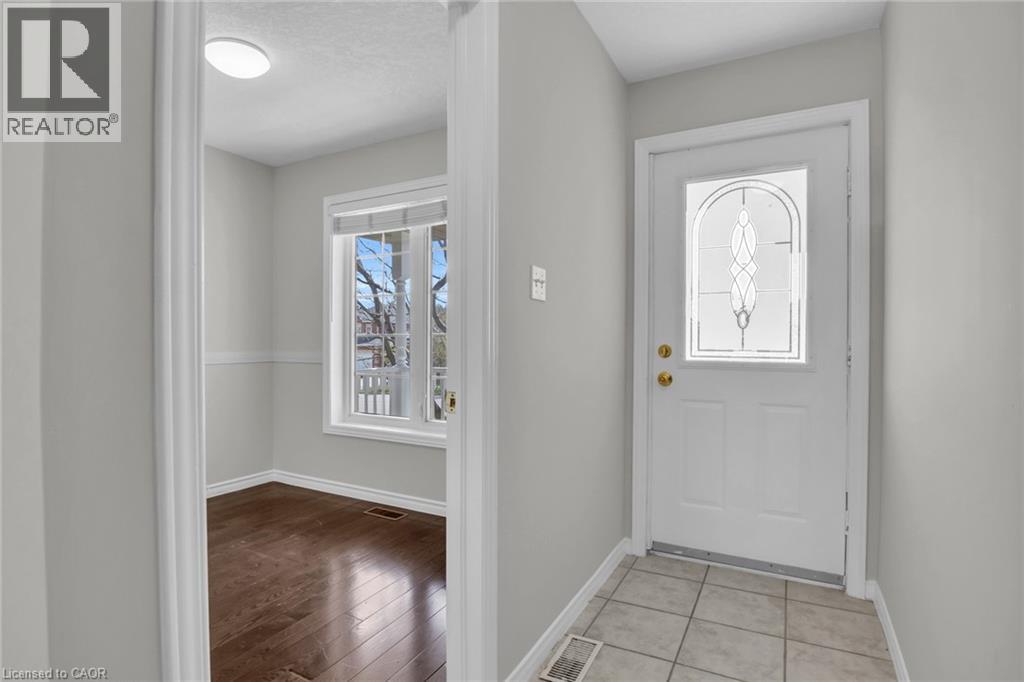 115 DAIMLER Drive, Kitchener, Ontario, N2A4C2 — Photo 4