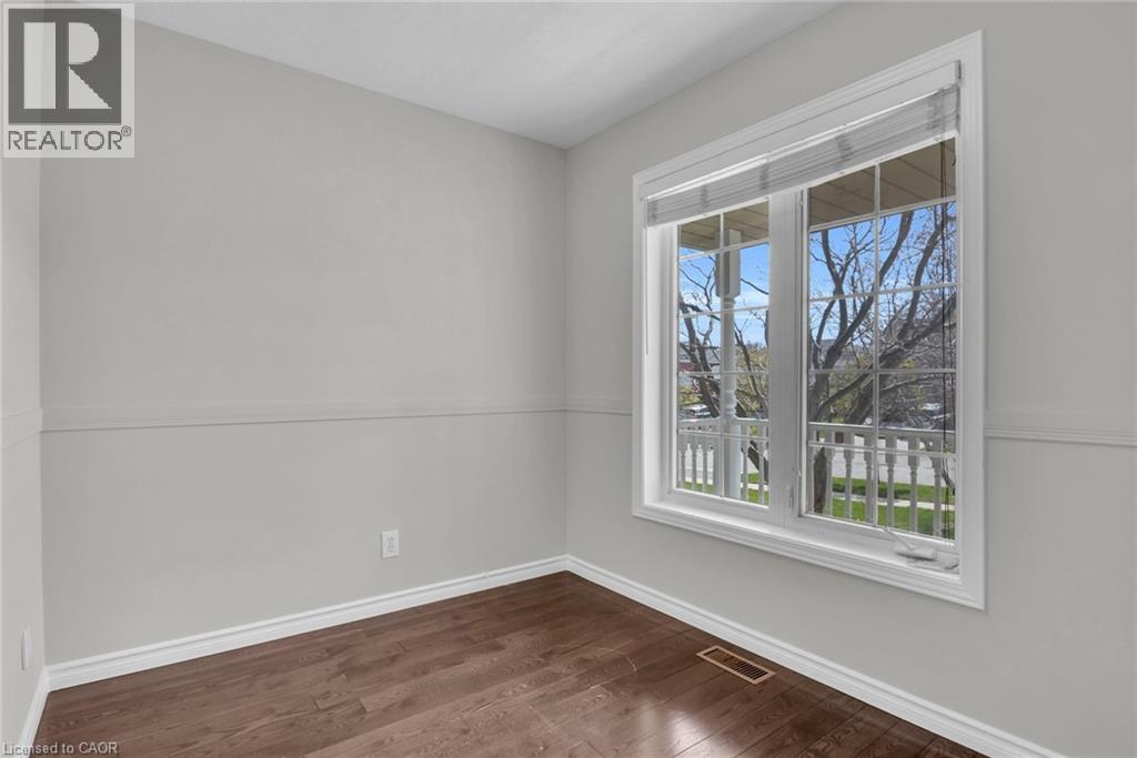 115 DAIMLER Drive, Kitchener, Ontario, N2A4C2 — Photo 5