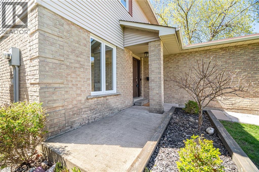 2395 ARNOLD Crescent, Burlington, Ontario, L7P4J2 — Photo 3