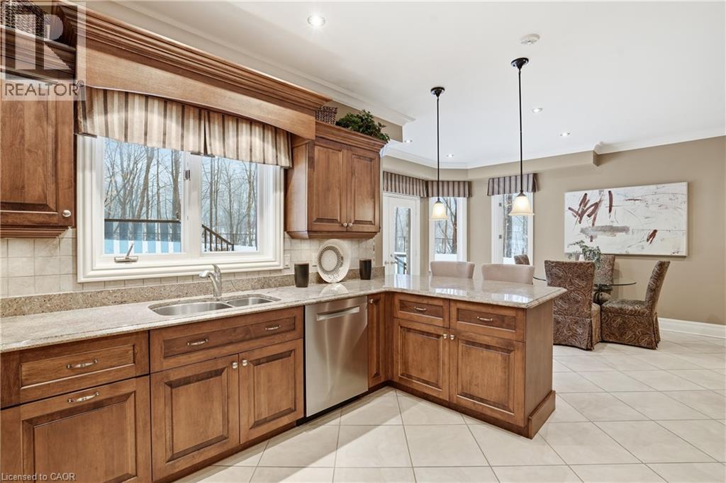 1121 FORESTVALE Drive, Burlington, Ontario, L7P4W3 — Photo 16