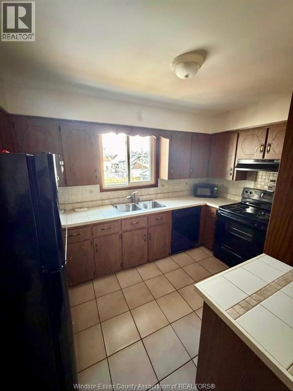 745 CATARAQUI, Windsor, Ontario, N9A3P3 — Photo 3