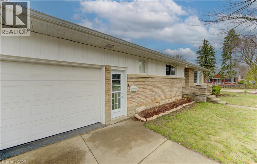 196 LOURDES Street, Waterloo, Ontario, N2L1N7 — Photo 5