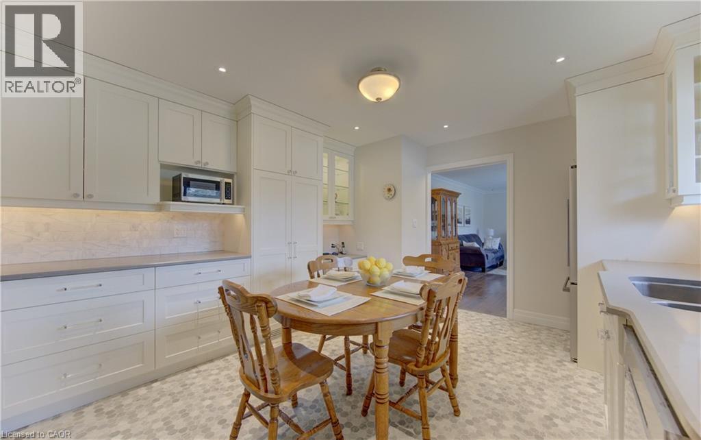 196 LOURDES Street, Waterloo, Ontario, N2L1N7 — Photo 6