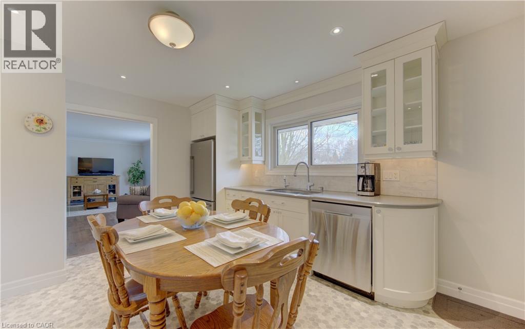 196 LOURDES Street, Waterloo, Ontario, N2L1N7 — Photo 7