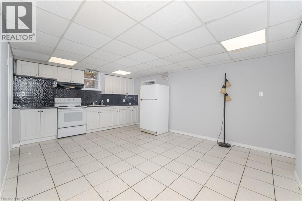 21 BEVERLEY Street Unit# (LOWER), Waterloo, Ontario, N2L2H5 — Photo 11