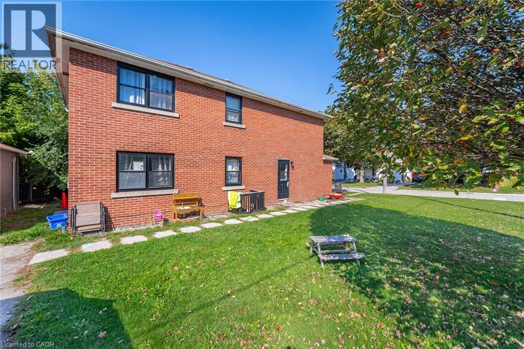 21 BEVERLEY Street Unit# (LOWER), Waterloo, Ontario, N2L2H5 — Photo 2