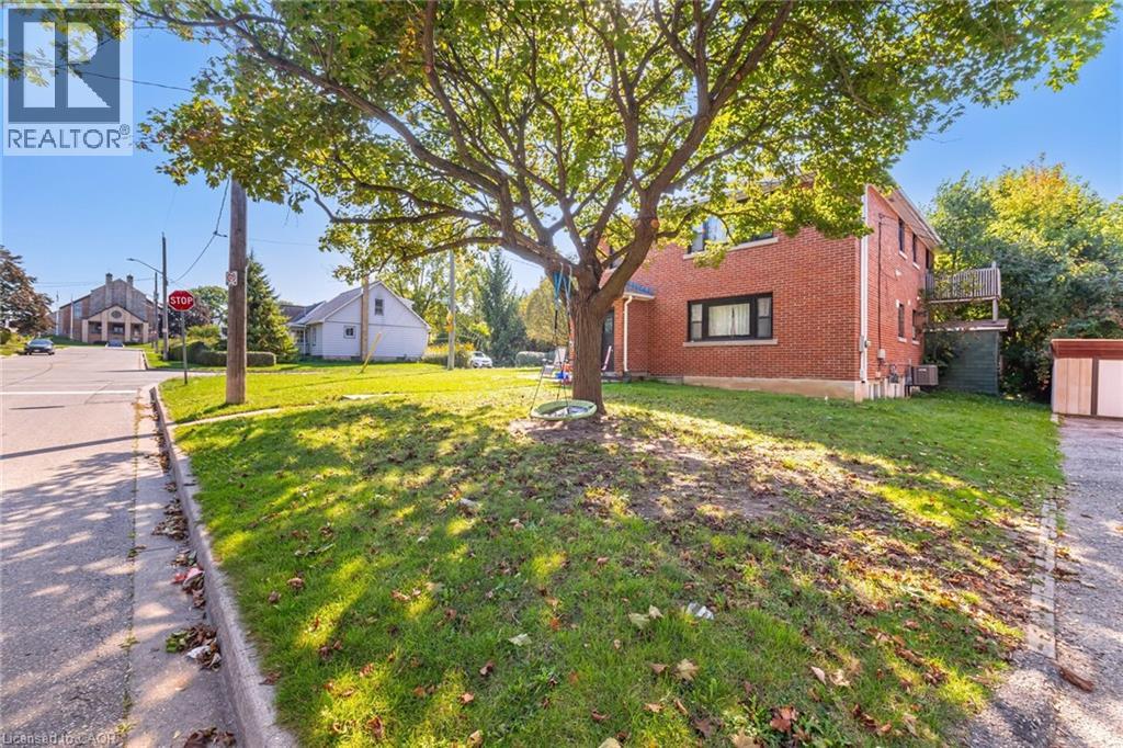 21 BEVERLEY Street Unit# (LOWER), Waterloo, Ontario, N2L2H5 — Photo 3