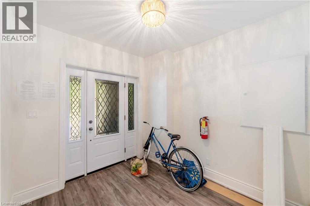 27 MELROSE Avenue S, Hamilton, Ontario, L8M2Y4 — Photo 4