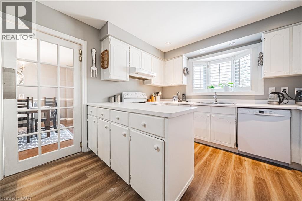 2200 SANDRINGHAM Drive, Burlington, Ontario, L7P1T9 — Photo 13