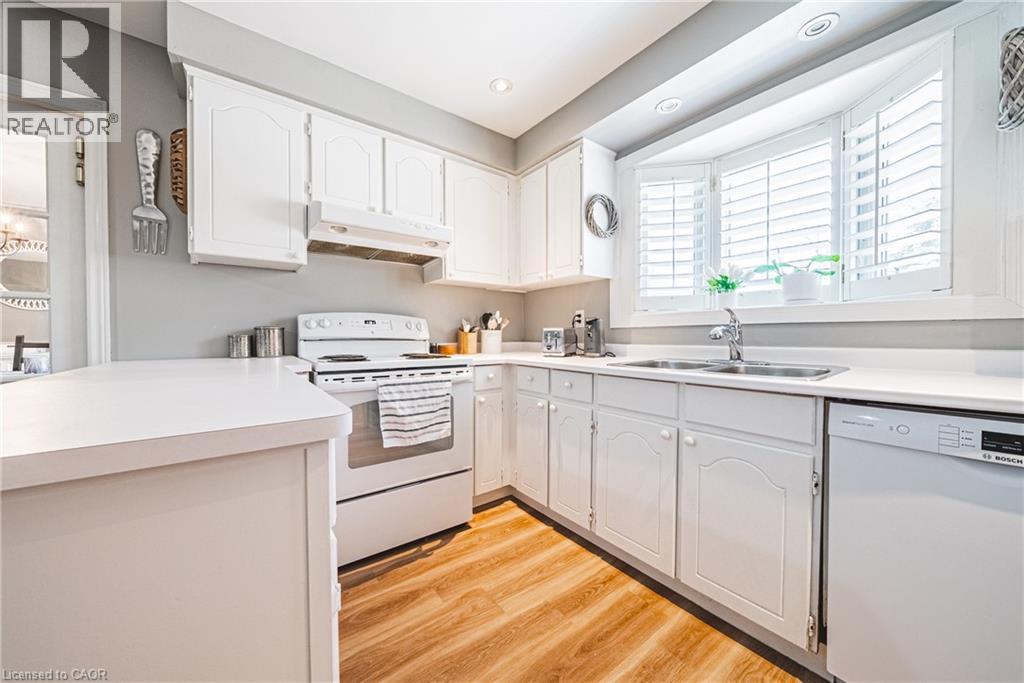 2200 SANDRINGHAM Drive, Burlington, Ontario, L7P1T9 — Photo 14