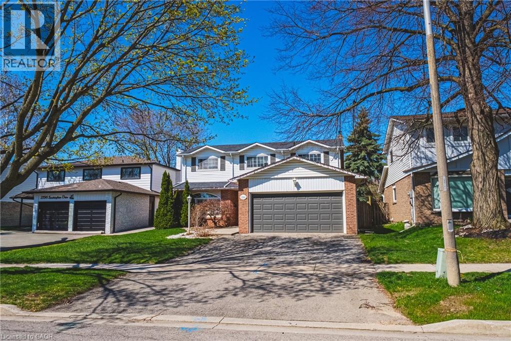 2200 SANDRINGHAM Drive, Burlington, Ontario, L7P1T9 — Photo 2