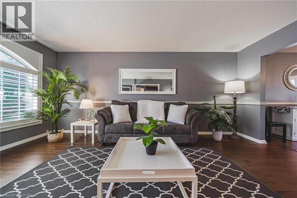 2200 SANDRINGHAM Drive, Burlington, Ontario, L7P1T9 — Photo 6