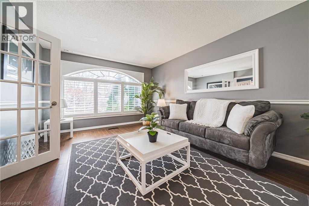 2200 SANDRINGHAM Drive, Burlington, Ontario, L7P1T9 — Photo 8