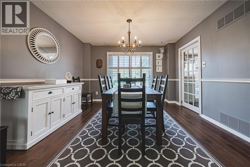 2200 SANDRINGHAM Drive, Burlington, Ontario, L7P1T9 — Photo 9