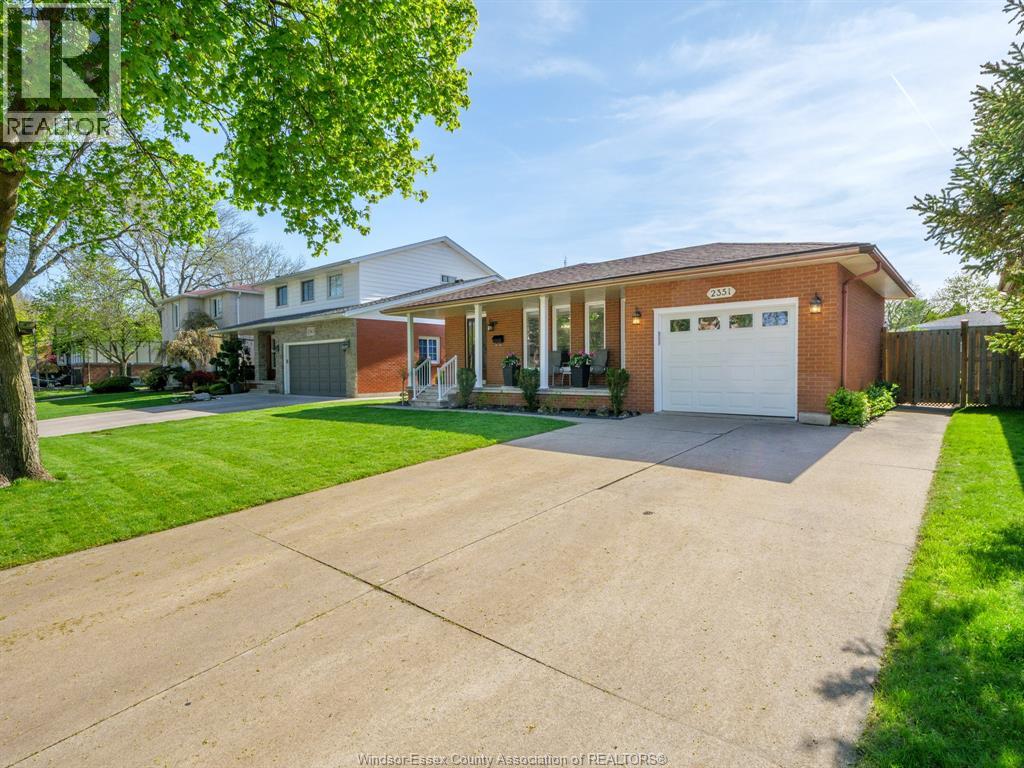 2351 SANTOS DRIVE, Windsor, Ontario, N9G2J7 — Photo 2