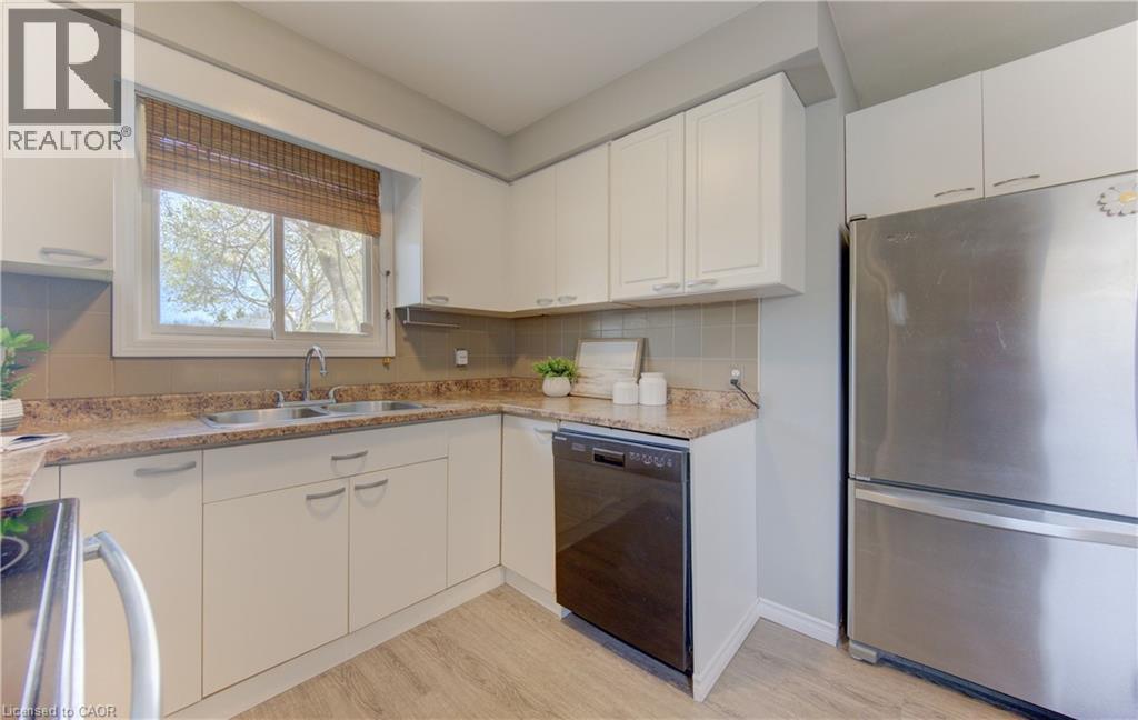 100 JOHANNA Drive, Cambridge, Ontario, N1S4A7 — Photo 10