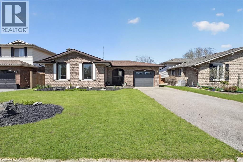 13 CASCADE Court, St. Catharines, Ontario, L2P1T5 — Photo 2