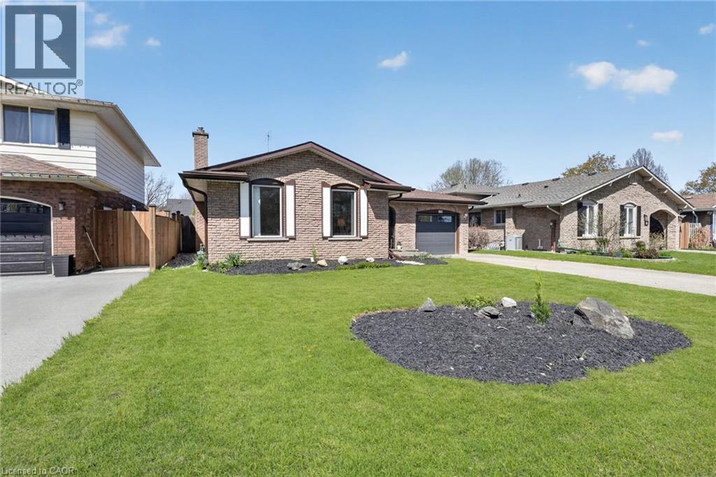 13 CASCADE Court, St. Catharines, Ontario, L2P1T5 — Photo 3
