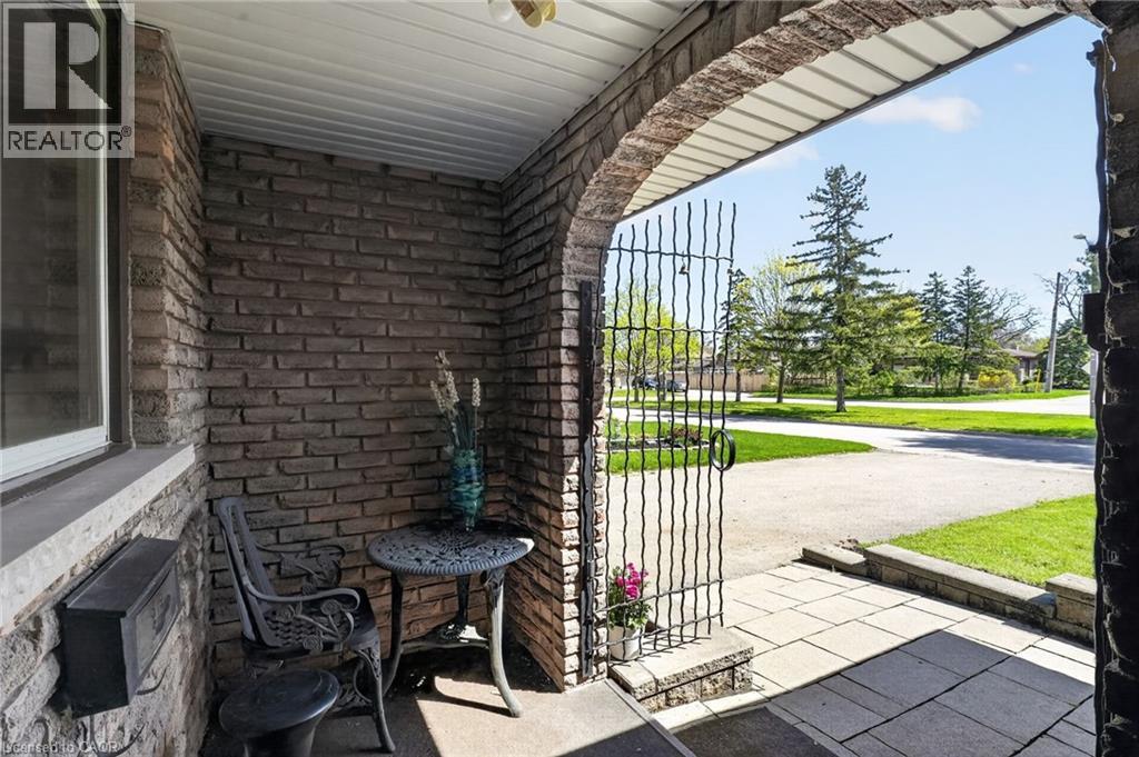 13 CASCADE Court, St. Catharines, Ontario, L2P1T5 — Photo 5