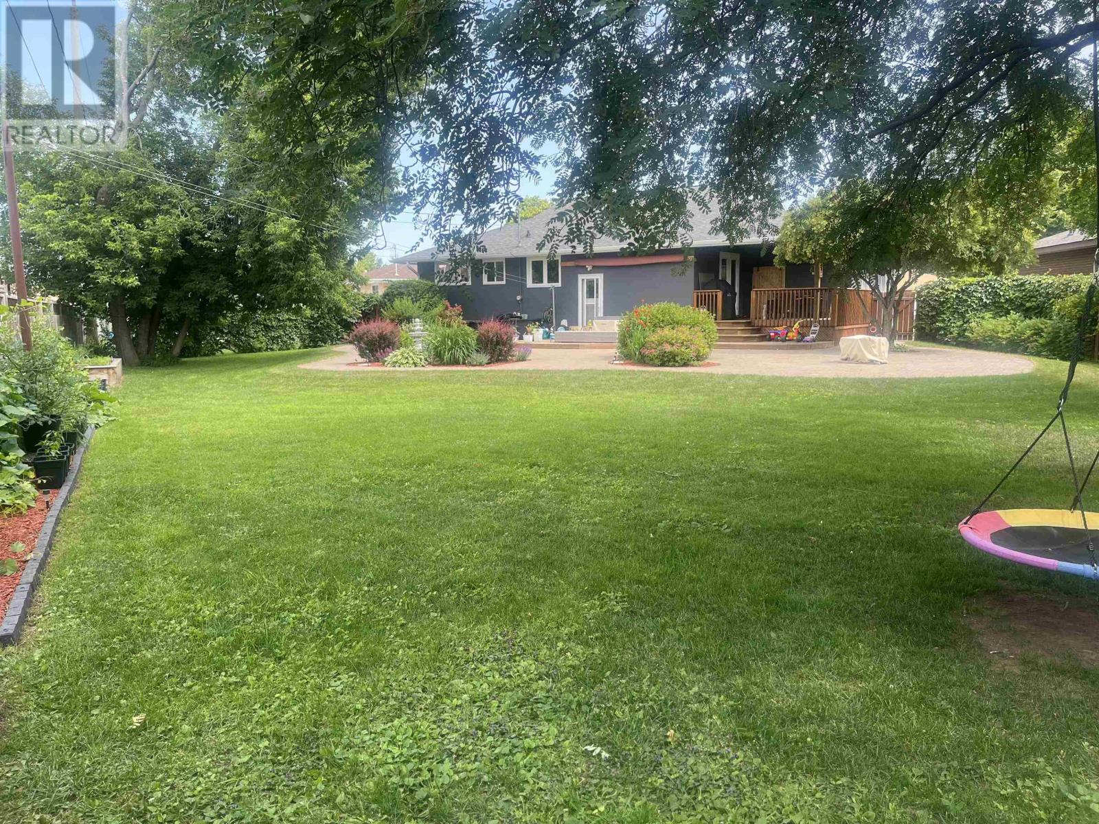 431 Cartier CT, Thunder Bay, Ontario, P7E6A9 — Photo 36