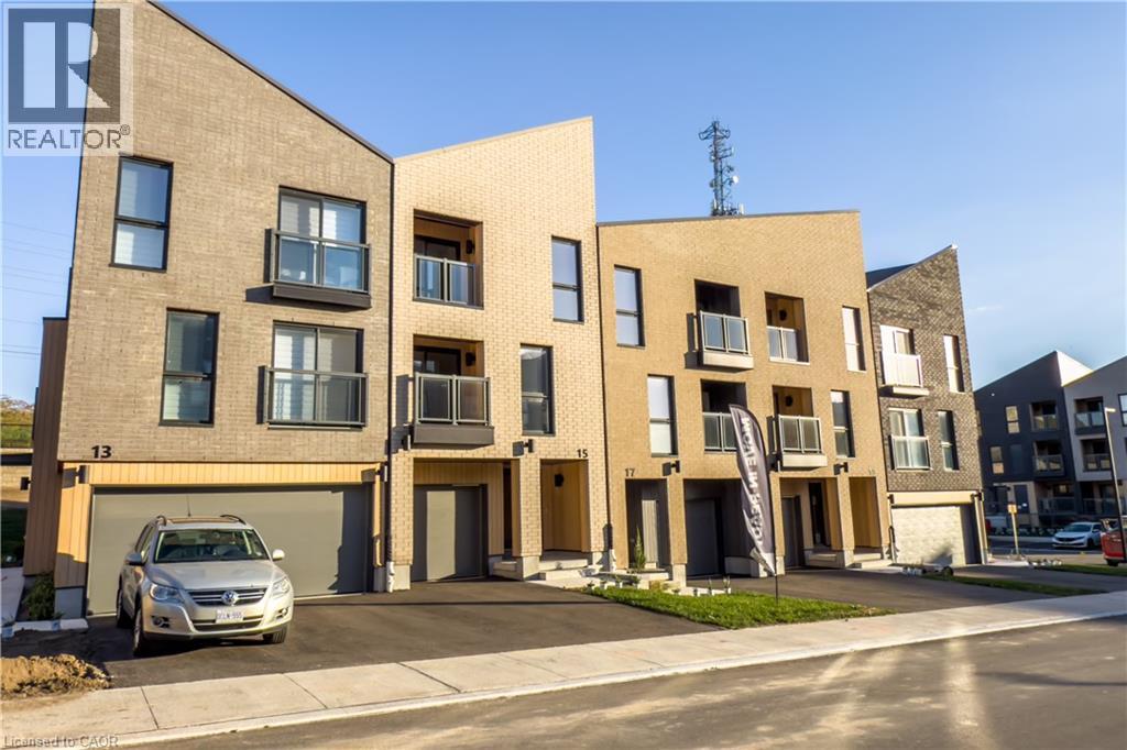 15 URBANE Boulevard, Kitchener, Ontario, N2E0H8 — Photo 2