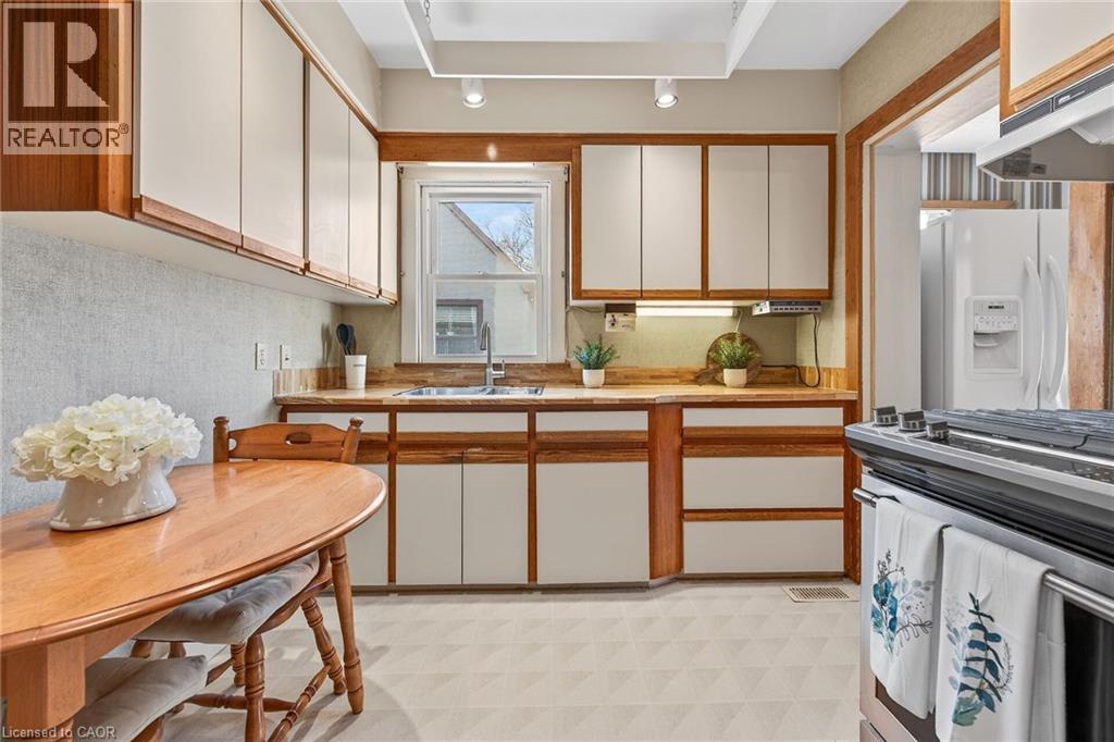 257 QUEENSDALE Avenue E, Hamilton, Ontario, L9A1L3 — Photo 17