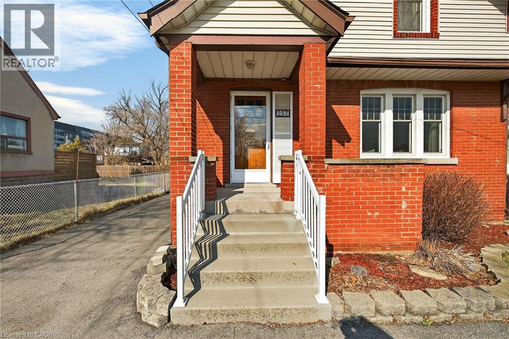 257 QUEENSDALE Avenue E, Hamilton, Ontario, L9A1L3 — Photo 4