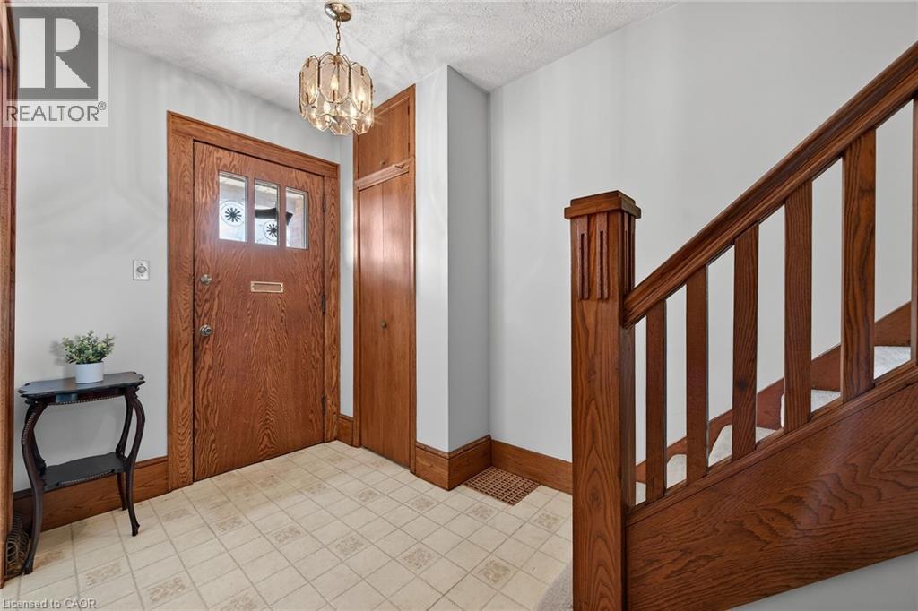 257 QUEENSDALE Avenue E, Hamilton, Ontario, L9A1L3 — Photo 5