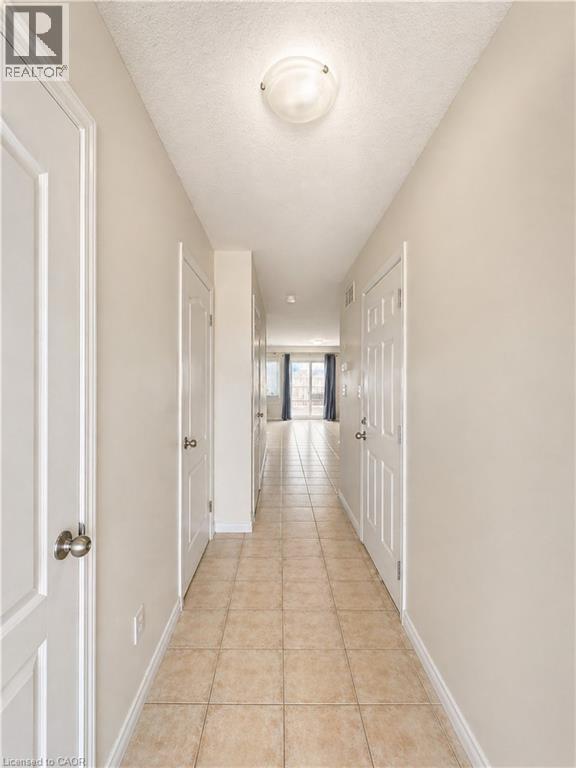1364 COUNTRYSTONE Drive, Kitchener, Ontario, N2N3R8 — Photo 5