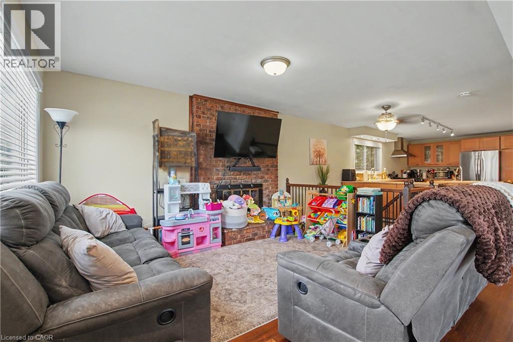 241 GUELPH Avenue, Cambridge, Ontario, N3C1A9 — Photo 6