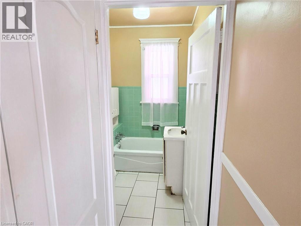 214 FAIRFIELD Avenue, Hamilton, Ontario, L8H5H6 — Photo 8