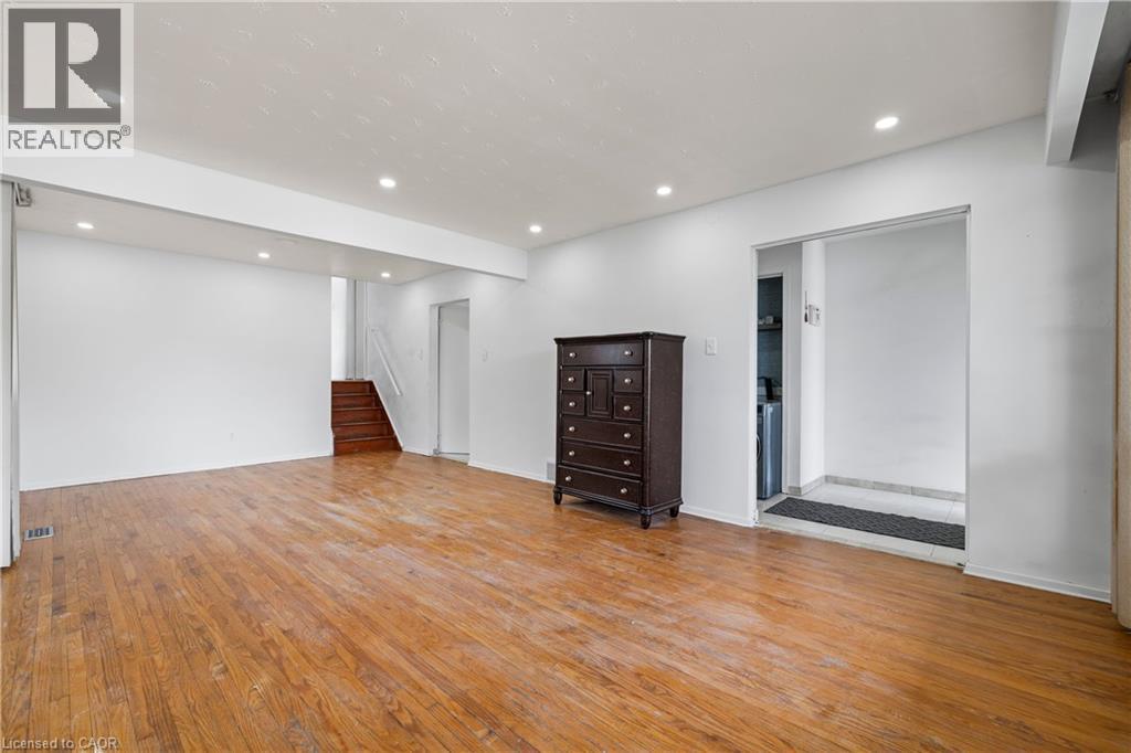 481-( UPPER LEVEL) LIMERIDGE Court, Hamilton, Ontario, L9C2V8 — Photo 4