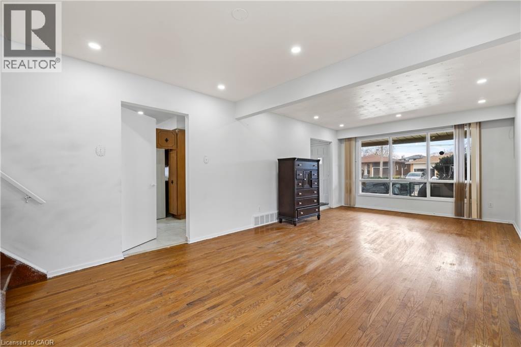 481-( UPPER LEVEL) LIMERIDGE Court, Hamilton, Ontario, L9C2V8 — Photo 5