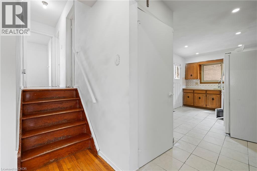 481-( UPPER LEVEL) LIMERIDGE Court, Hamilton, Ontario, L9C2V8 — Photo 6