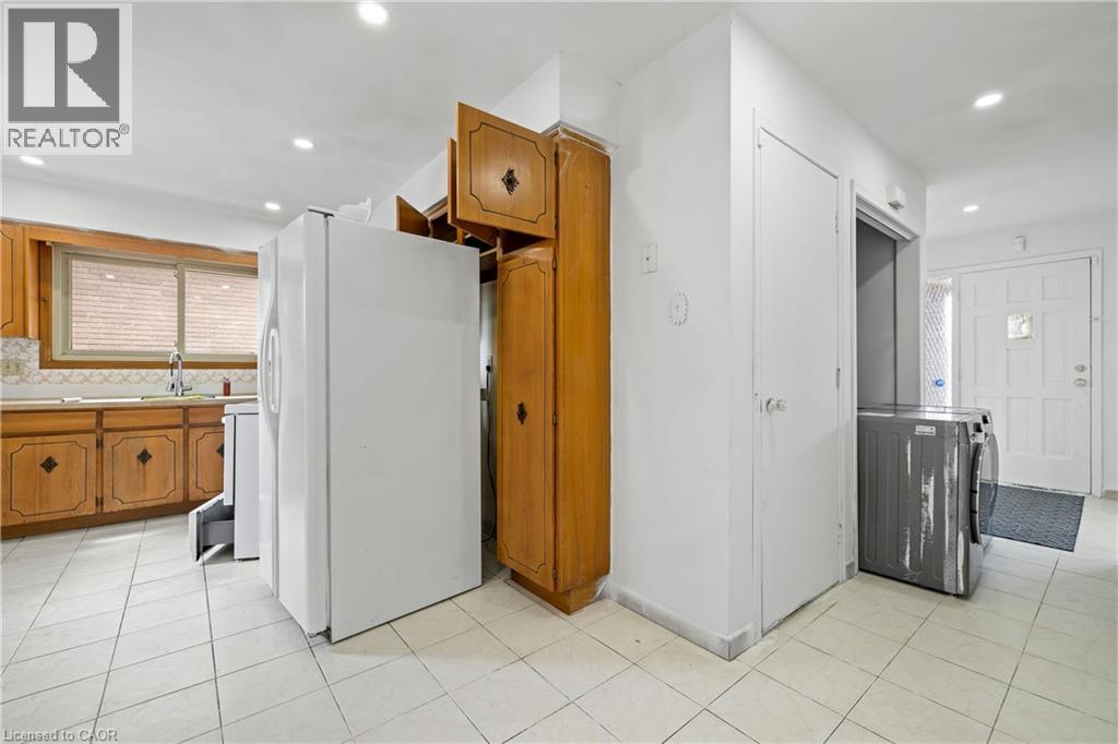 481-( UPPER LEVEL) LIMERIDGE Court, Hamilton, Ontario, L9C2V8 — Photo 9