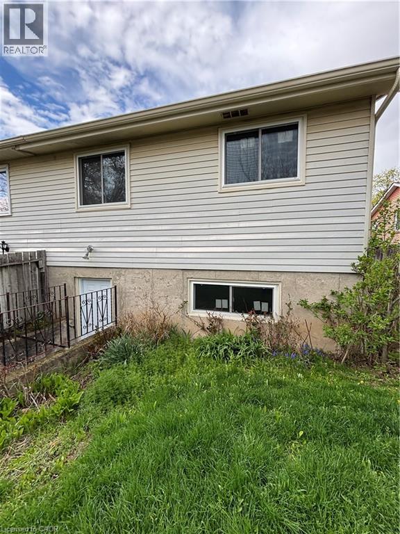 24 DIANNE Drive, St. Catharines, Ontario, L2P3R7 — Photo 3
