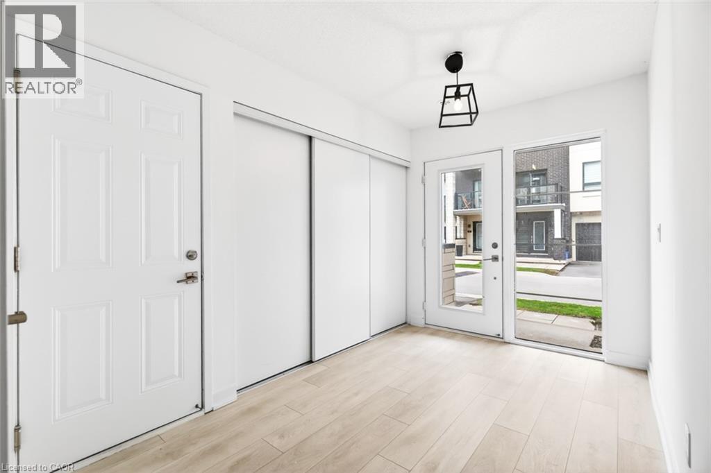 1121 COOKE Boulevard Unit# 32, Burlington, Ontario, L7T0C3 — Photo 5