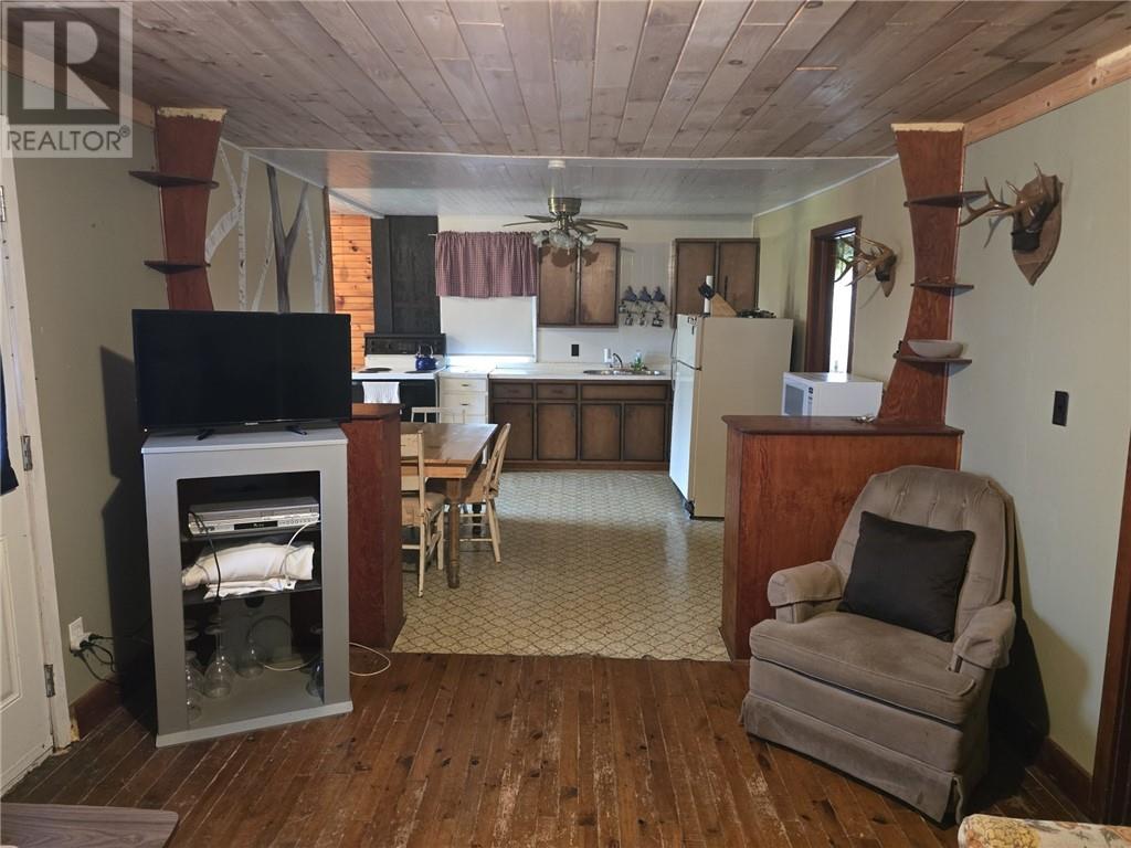 916 Campbell Rd, Evansville, Ontario, P0P1E0 — Photo 7