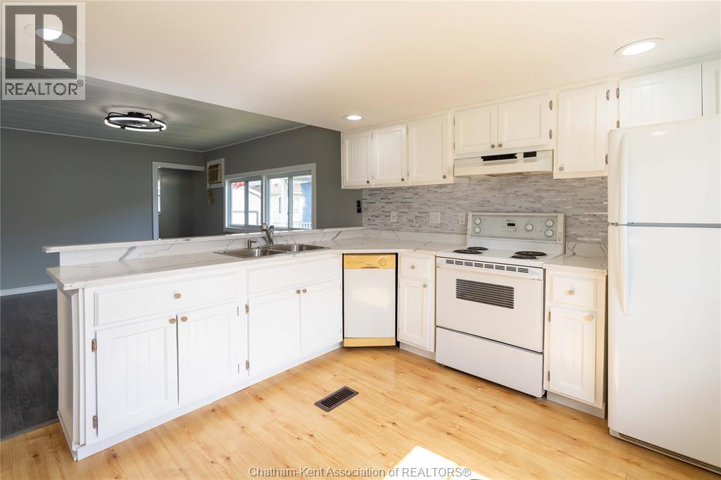 6 Maple DRIVE, McGregor, Ontario, N0R1J0 — Photo 3
