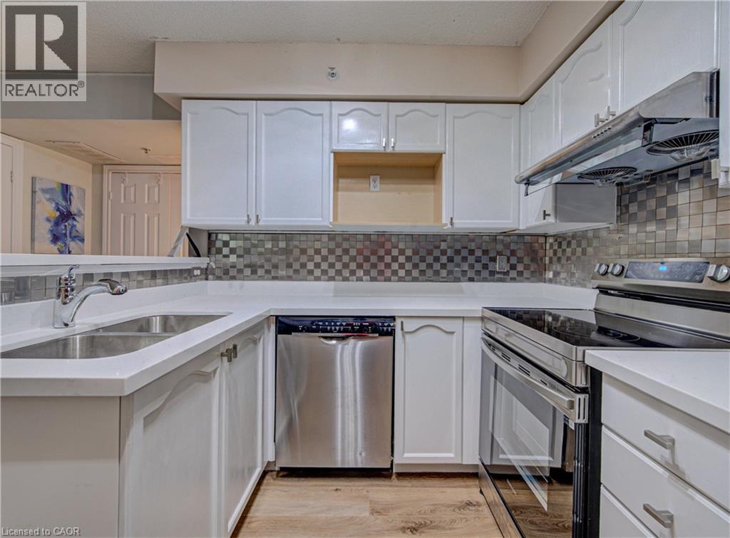 1490 BISHOPS Gate Unit# 106, Oakville, Ontario, L6M4N3 — Photo 11