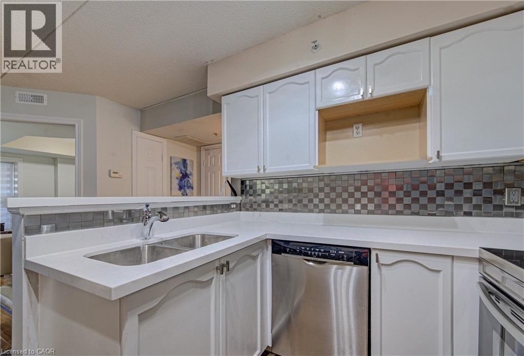 1490 BISHOPS Gate Unit# 106, Oakville, Ontario, L6M4N3 — Photo 12