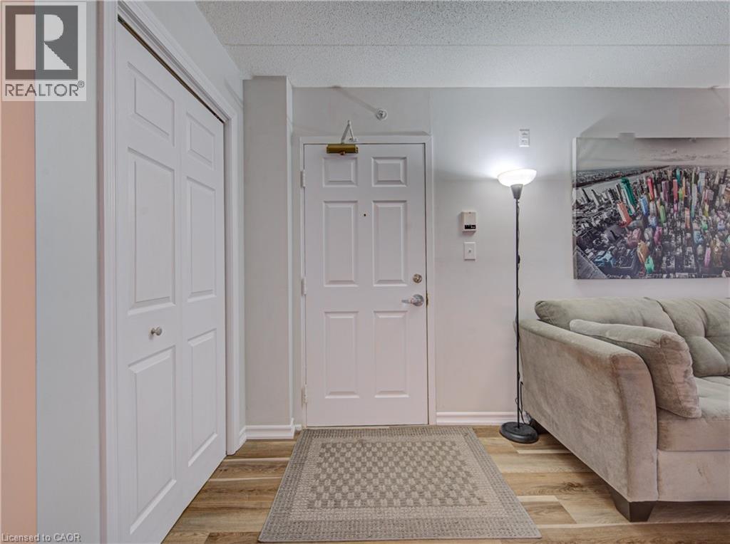 1490 BISHOPS Gate Unit# 106, Oakville, Ontario, L6M4N3 — Photo 4