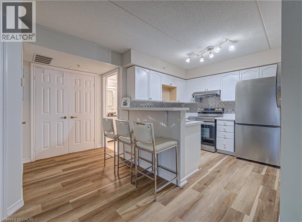 1490 BISHOPS Gate Unit# 106, Oakville, Ontario, L6M4N3 — Photo 8