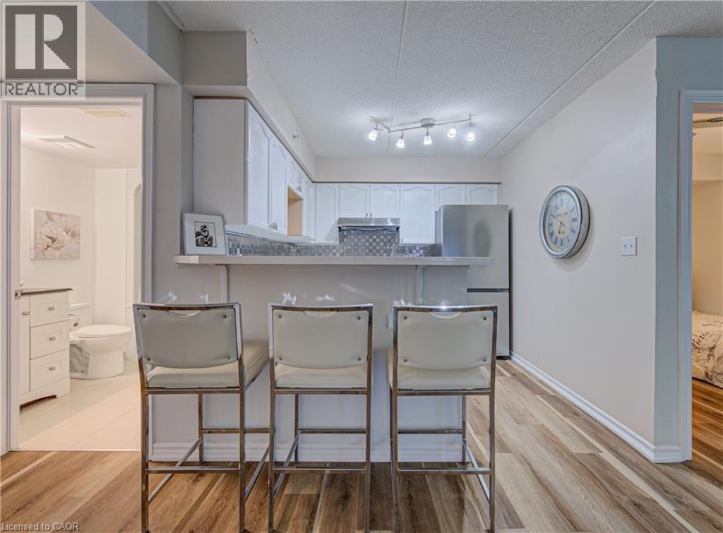 1490 BISHOPS Gate Unit# 106, Oakville, Ontario, L6M4N3 — Photo 9